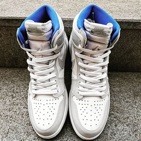 Taking a first look at the air jordan 1 high university blue colorway, set to release february 2021. Air Jordan 1 High Zoom R2T "Racer Blue"