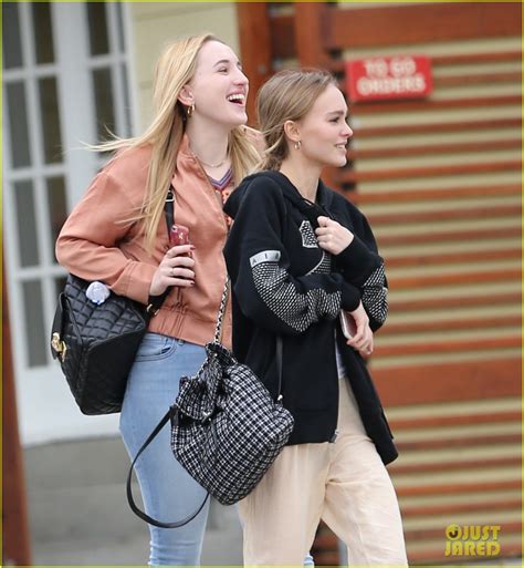 Photo Lily Rose Depp Grabs Lunch With Harley Quinn Smith And Ash Stymest 07 Photo 3816233