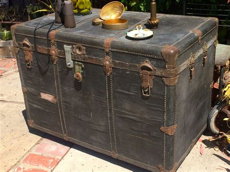 Steamer Trunk Coffee Table Large Mayfair Steamer Trunk Extra Large