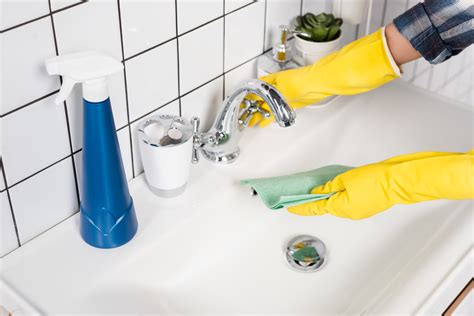 The Best Bathroom Cleaning Products To Make Cleaning Your Bathroom