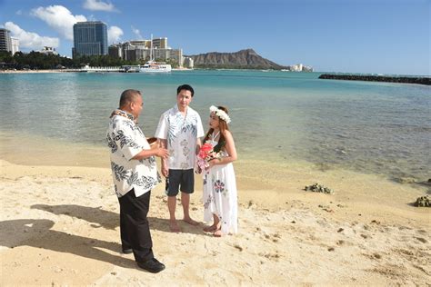 Honolulu Weddings Chad And Roxan