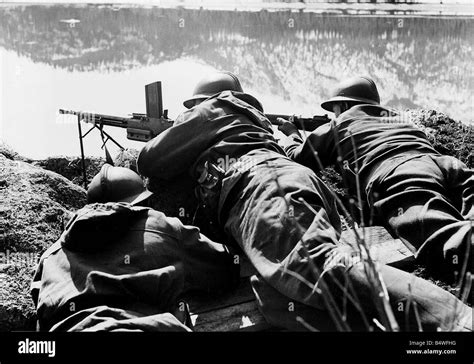 World War 2 French Soldiers In Action 1940 Stock Photo Alamy