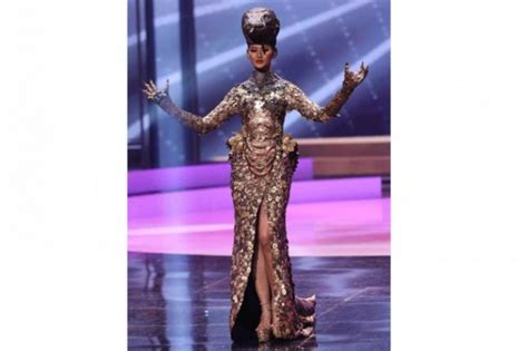 Kostum Komodo Ayu Maulida Gegerkan Ajang Miss Universe