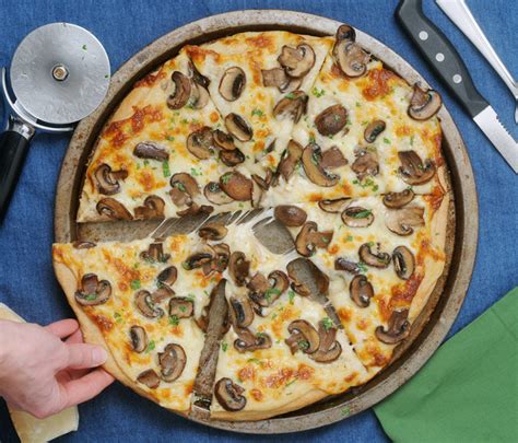 Roasted Garlic And Mushroom White Pizza Alisons Allspice