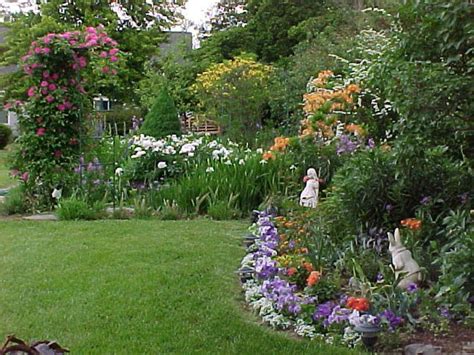 Braxton And Yancey Alice In Wonderland Gardens Playful Colorful