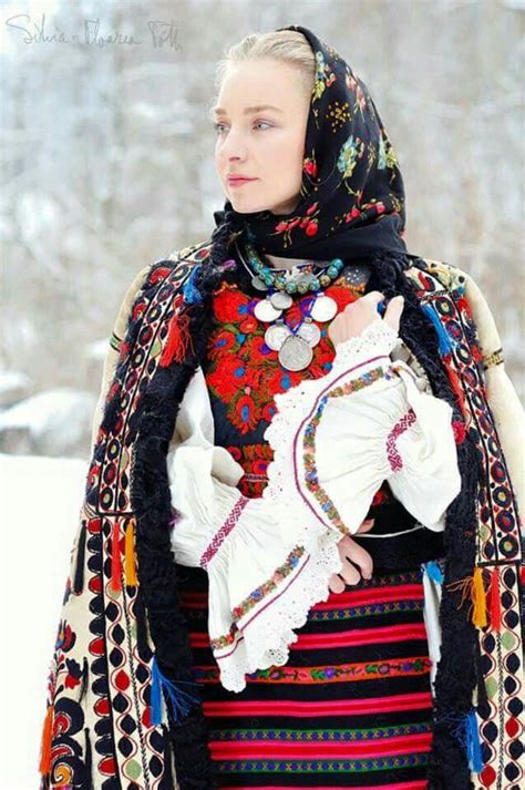 awesome romanian traditional clothing traditional outfits romanian clothing folk fashion
