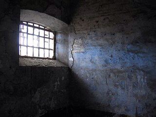 Penjara pudu di sebalik tirai besi. Isma Aqmar: Kisah Benar dan Seram Di Sebalik Penutupan ...