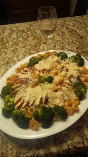 What's there not to like about blackened shrimp, rich and creamy alfredo, broccoli and a signature applebee's breadstick? Fettuccine with Broccoli, Shrimp, and Chicken - in a ...