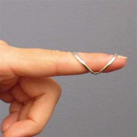 Siris Silverring Swan Neck Splints Finger Splint Ring — Serfinity Medical