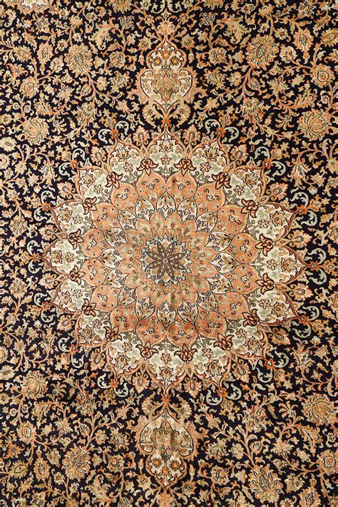Living Room Pure Silk Carpet With Oriental Floral Persian Lineage Design