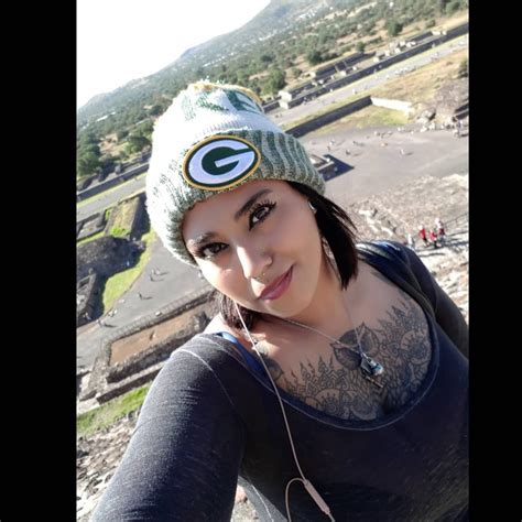 Salomé Cortés 👑💄🍺⚽🎮🌙 On Instagram “teotihuacán 🤗🍃🌺🌸 Packers Teotihuacán Piramidedelsol