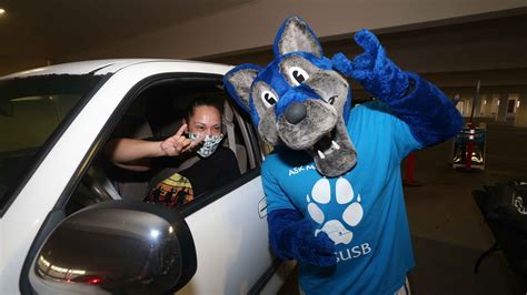 Csusb Holds Student Welcome Ask Me Campaign As A Drive Thru Csusb