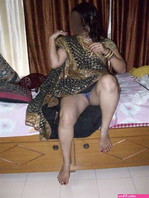 Indian Aunty Saree Panty Show Sexy Photos