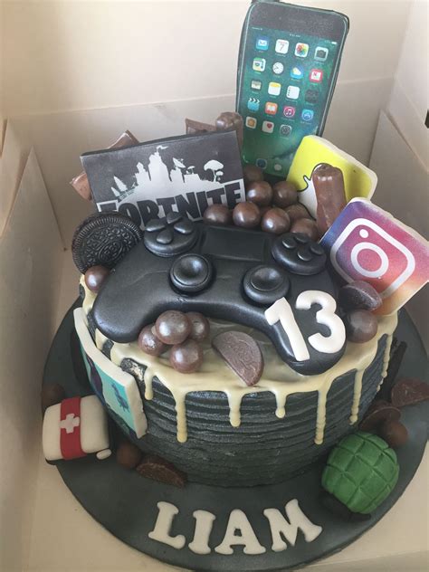 The keyboard keys are made from black fondant. Teenagers cake Fortnite, PlayStation mobile phone cake ...