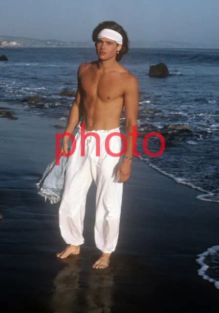 Brad Pitt Barechested Shirtless Beefcake Barefoot Barefeet Feet X Photo Picclick