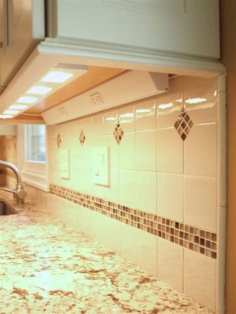 Do you think light rail molding for kitchen cabinets looks great? Make it white ... its her delight ! | Under cabinet ...