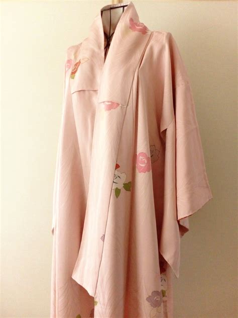 Vintage kimono Japanese kimono pink silk kimono with rose | Etsy | Womens kimono, Vintage kimono ...