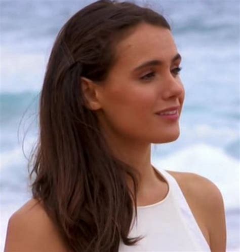 Celebry Pics Cassie Howarth Hannah Wilson In Home And Away Pic 0icf4a59k