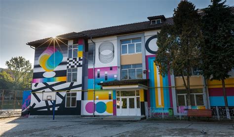 Arta In Curtea Scolii Lasati Artistii Stradali Sa Coloreze Clujul
