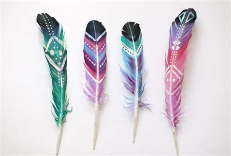 Diy Summer Trend Painted Tye Dye Feathers Feather Crafts Diy