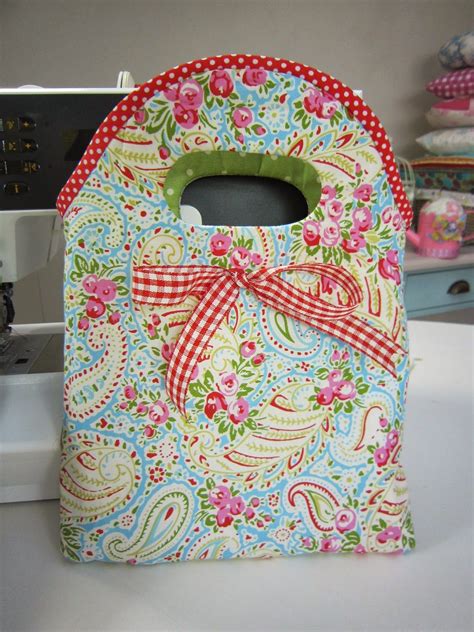 Sew What? by Debbie Shore: Little bow bag | Sewing tutorials free, Sewing tutorials, Diy sewing ...