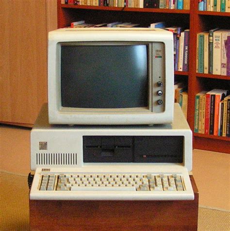 Ibm Personal Computer Xt Avec écran Couleur Et Clavier De 1980 Catawiki