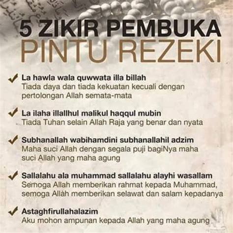 Allaahumma rabbanaa anzil 'alainaa maaidatan minas samaai takuunu lanaa 'idan liawwalinaa wa aakhirinaa wa ayatan minka warzuqna wa anta khairur raaziqiina. Zikir Pembuka Pintu Rezeki (Ayat dan Surah)