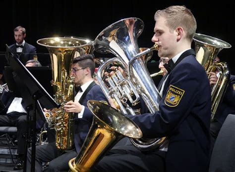 Bei einer 50m² wohnung zahlt man aktuell eine durchschnittliche miete von 7,40 eur/m². Benefizkonzert des Polizei Orchesters Bayern in der ...