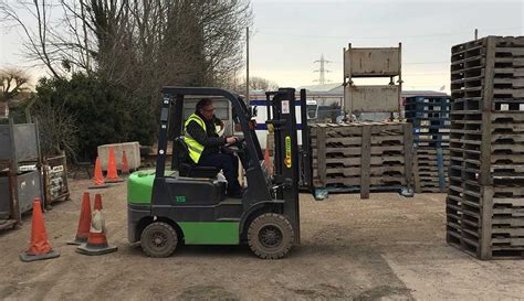 Not sure how to get your employees their forklift licenses in texas? Why is it important to get a counterbalance forklift ...