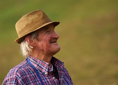 무료 이미지 남자 사람들 늙은 남성 초상화 봄 모자 농업 미소 농장주 장난 행복 카우보이 보기 회색