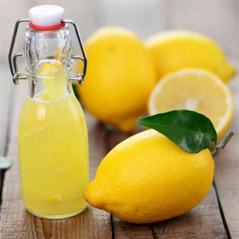 What Are The Pros And Cons Of Lemon Juice For Freckles
