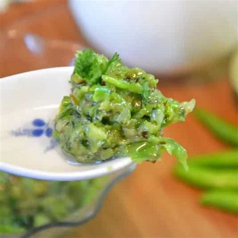 How To Make Maharastrian Style Green Chili Garlic Chutneyhirvya
