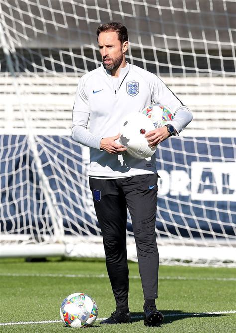 England ist seit 55 jahren bei großen turnieren ohne titel. England manager Gareth Southgate during the training ...