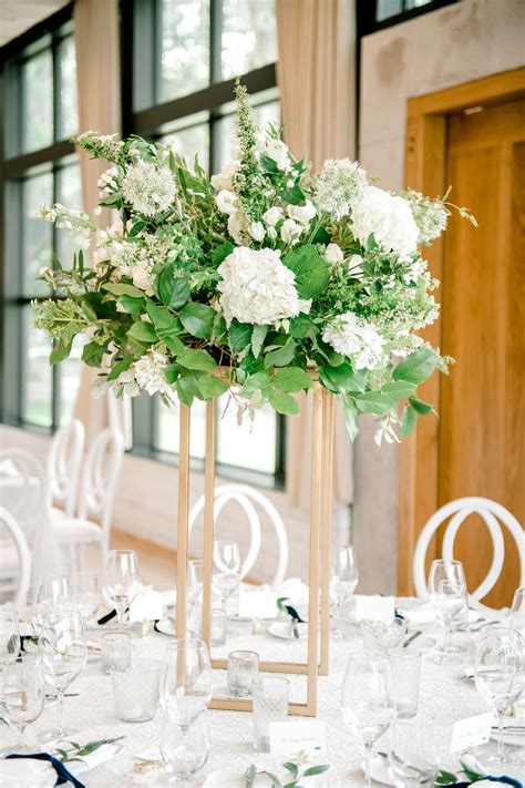 White Flower And Greenery Centerpiece Photography Jennings King