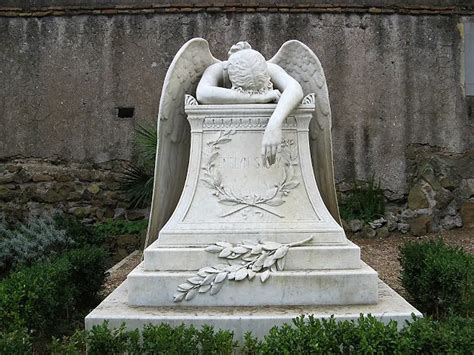 Las 27 Tumbas Más Extravagantes Y Tenebrosas Que Te Podrás Encontrar En Cualquier Cementerio