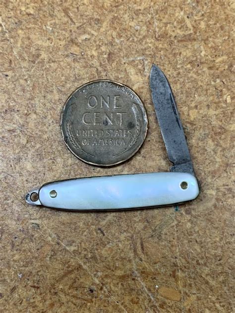 C 1920 Tiny Mother Of Pearl Pocket Knife Old Pocket Knives