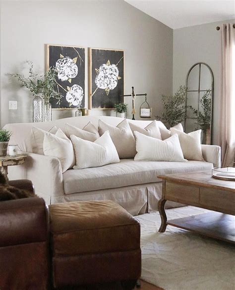 If you want to have a happy country living room furniture buying experience, you will need to commit these following tips to memory and use them choose the right furniture. 24 Gorgeous French Country Sofas for Your Living Room