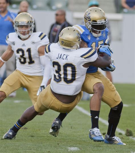 Bruins Compete At Uclas 2014 Spring Football Game Daily Bruin