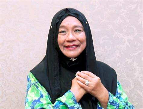Pelakon wanita ini juga mewarnai bidang lakonan tanah air seangkatan dengan nasha aziz. Pelakon veteran Malaysia yang terkenal jayakan watak ibu ...