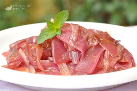 I calamari con piselli sono una classica ricetta della nostra cucina e un modo facile e gustoso per preparare questi deliziosi molluschi. Ricetta - Cipolle rosse in agrodolce - Le ricette dello ...