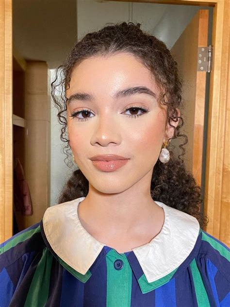 Malia Baker Curly Hair Styles Hair Styels Beauty Inspiration