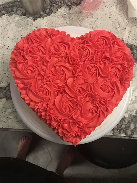While having such a common design can a standard heart cake is the mainstay of birthday cakes on valentine's day. Red heart cake. Valentines cake. | Construction cake ...