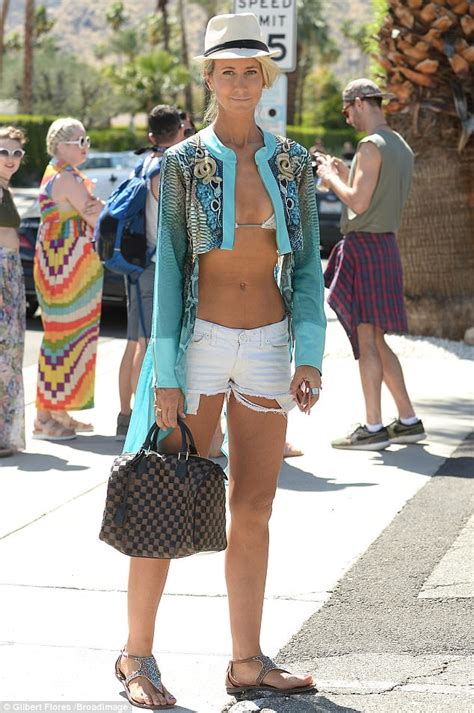 Lady Victoria Hervey Flashes Abs At Coachella Daily Mail Online