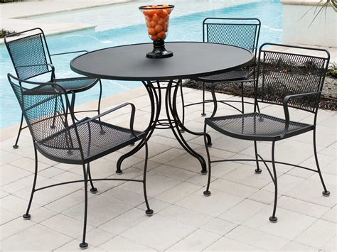 Woodard Wrought Iron Mesh 48 Round Dining Table With Umbrella Hole