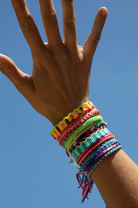 Последние твиты от friendship bracelets (@fracelets). Horizontal Stripe Friendship Bracelet - pattern - Free Crafts Projects - DMC