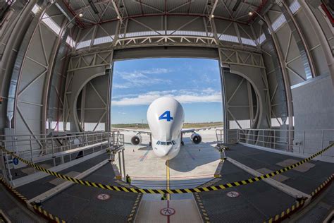 Airbus Abre En Getafe Su Hangar Para La Carga Del Beluga Fly News