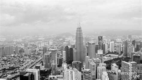 Tapi dari pemberhentian sampai menara petronas jalannya lumayan jauh, lumayan buat olah raga… Fernwehyvi | Aussicht auf die Skyline von Kuala Lumpur