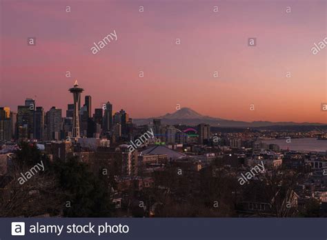 Seattle Skyline At Sunset From Kerry Park Stock Photo Alamy
