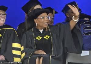 Oprah Winfrey Tells Grads To Seek Fulfillment In Service Daily Mail Online