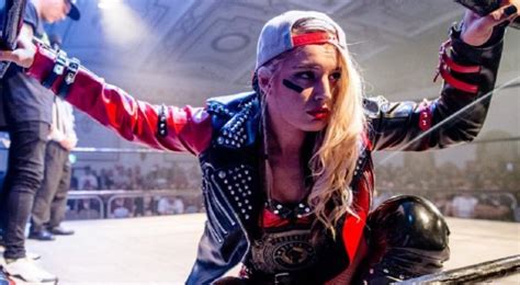 Wwe Legends Stand Up For Toni Storm
